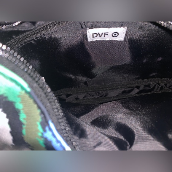 DIANE VON FURSTENBERG x TARGET CROSSBODY BAG - Picture 2 of 3